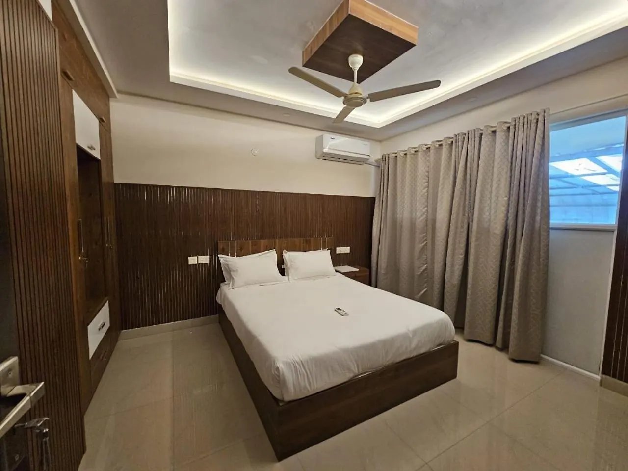 Lora Airport Suits & Apartments Nedumbassery